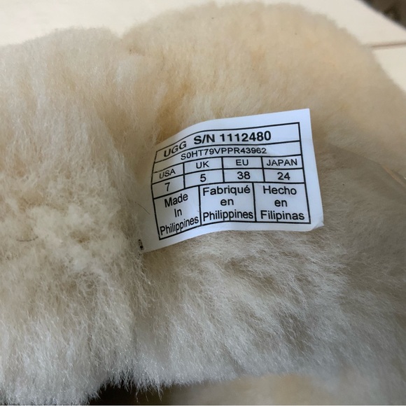 Authentic UGG Bailey short zip boots size 7 - Picture 11 of 13